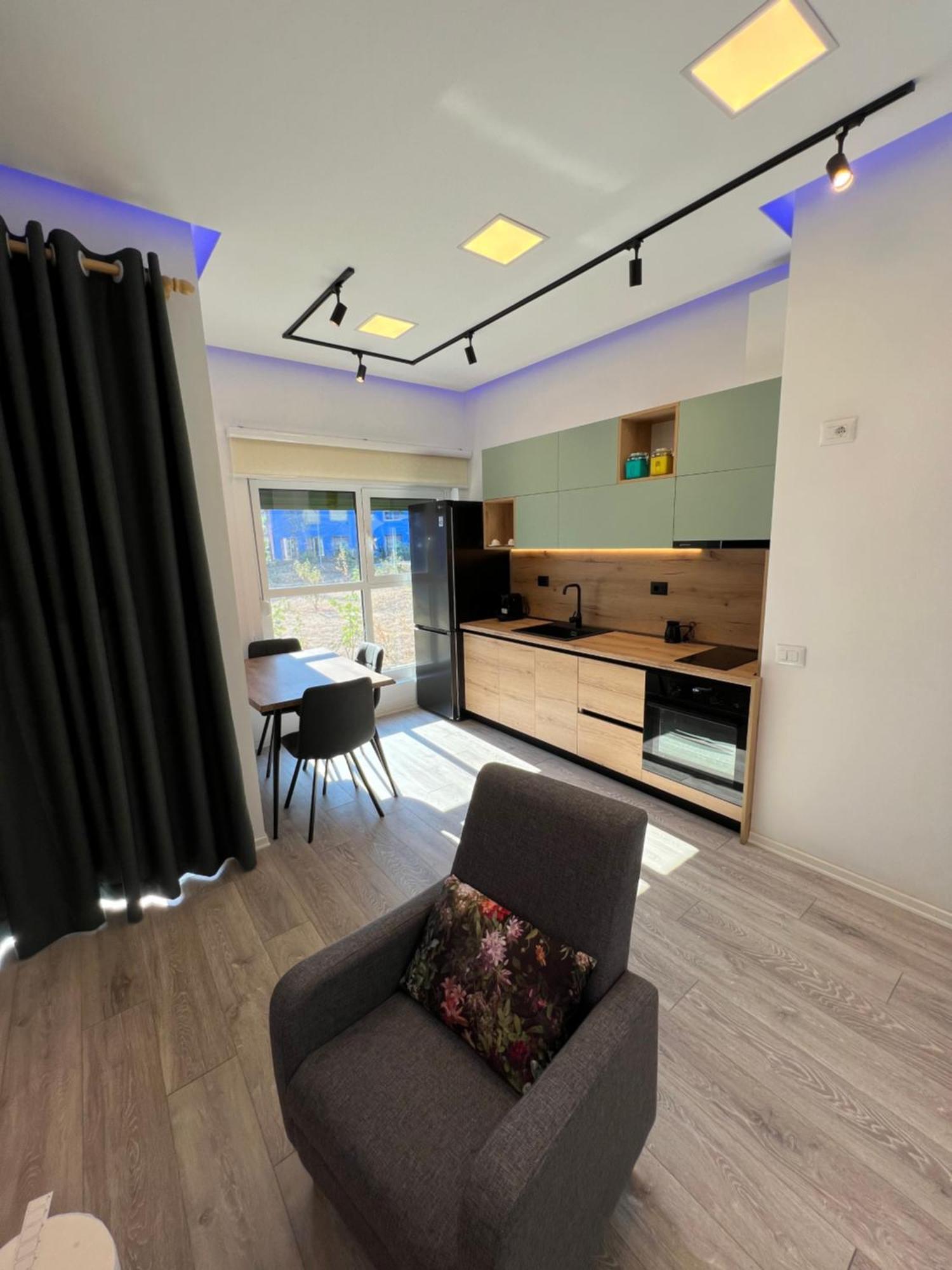 Sunflower Apartment Tirana Exteriör bild