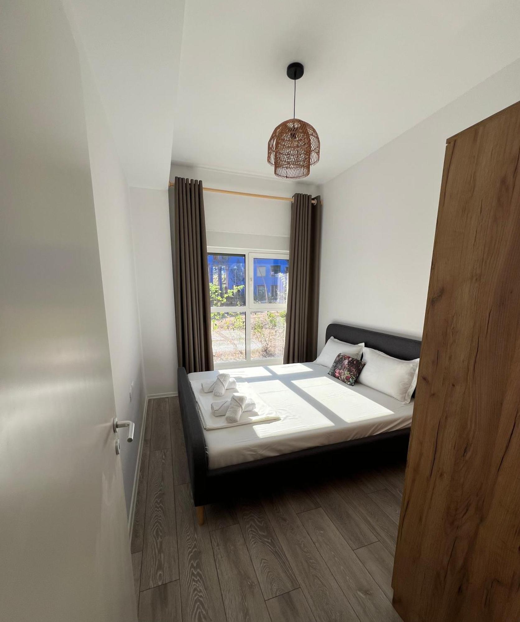 Sunflower Apartment Tirana Exteriör bild