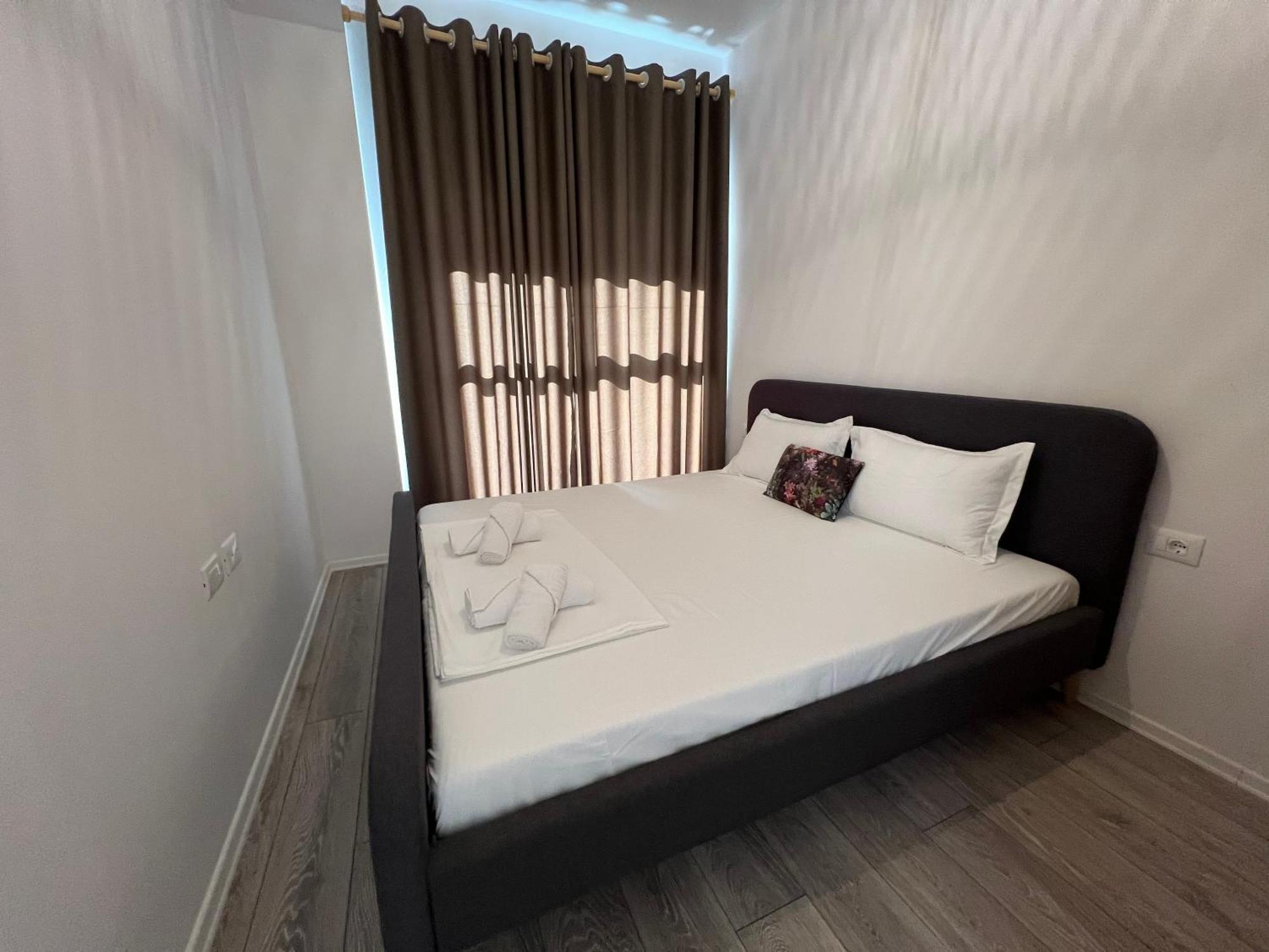 Sunflower Apartment Tirana Exteriör bild