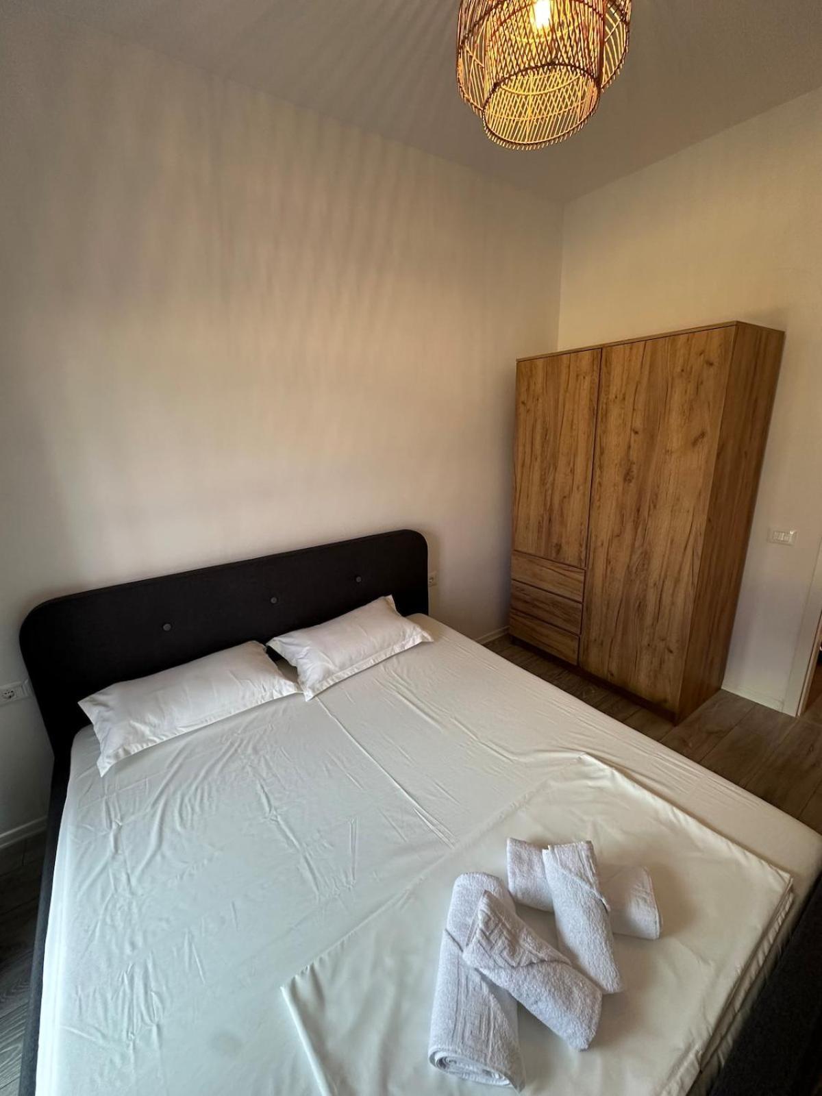 Sunflower Apartment Tirana Exteriör bild